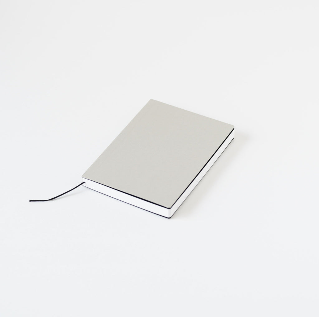 Notebook A6 Plain 全体　グレーの装丁